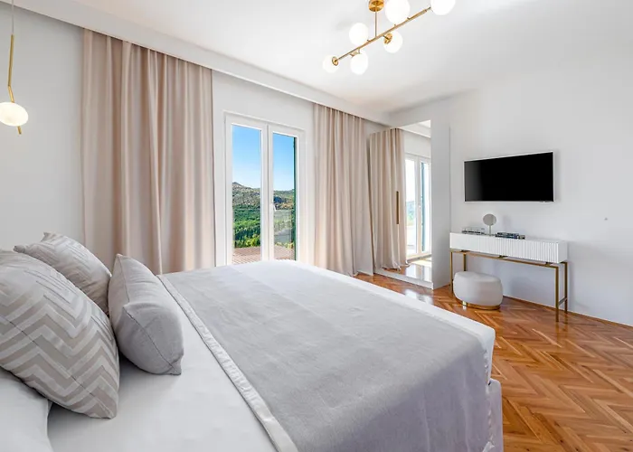 Maria - Exclusive Privacy